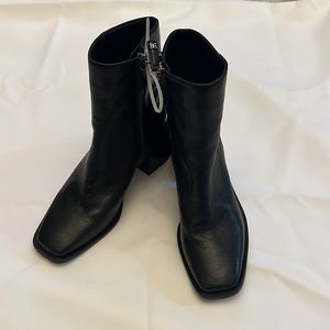 Winnie Bootie (Women) SAM EDELMAN black boots size 6